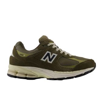 New Balance Homme 2002R en Dark Moss avec Covert Green et Olive Oil